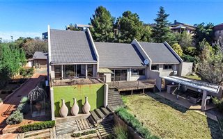 5 Bedroom House in Dan Pienaar