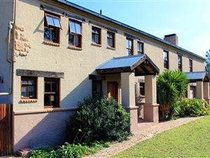5 Bed House in High Riding Country Estate