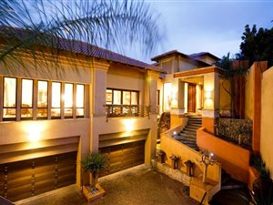 7 Bed House in Waterkloof Glen