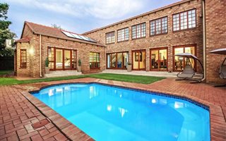 5 Bedroom House in Silver Lakes Golf Estate