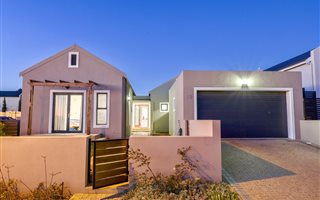 3 Bedroom House in Kelderhof Country Village