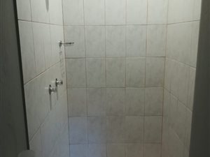 Bachelor apartment in Rooihuiskraal