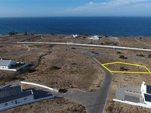 757 m² Land available in Da Gama Bay