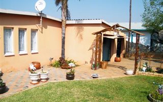 4 Bedroom House in Boetrand