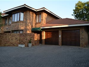 3 Bed House in Silver Lakes Golf Estate