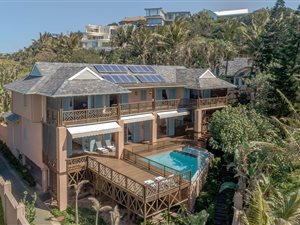 6 Bed House in Sheffield Beach