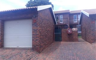 2 Bedroom Apartment in Kloofendal