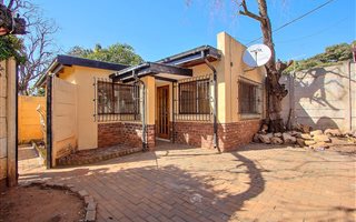 2 Bedroom House in Westdene
