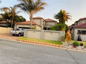 4 Bed House in Ruimsig