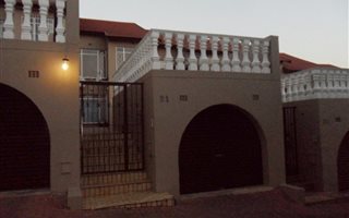2 Bedroom Townhouse in Quellerina