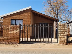 4 Bed House in Mlungisi