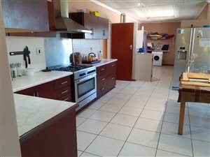 4 Bed House in Estoire