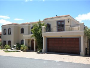 6 Bed House in Silvertree Estate