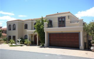 6 Bedroom House in Silvertree Estate