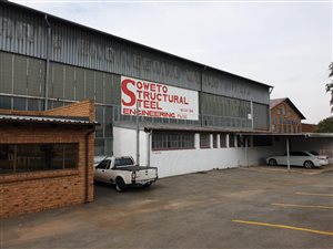 1100 m² Industrial space in Tulisa Park