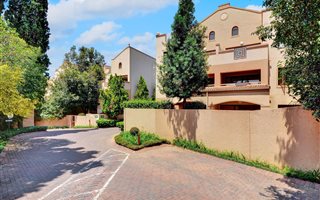 2 Bedroom Apartment in Melrose Estate