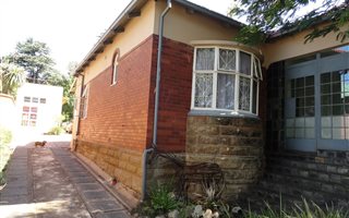2 Bedroom House in Kensington