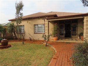 1.5 Bed House in Malvern East