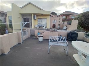 7 Bed House in Sparks Estate