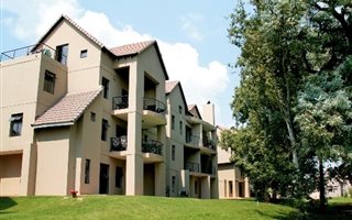 1 Bedroom Apartment in Zwartkop Golf Estate