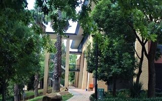 683 m² Commercial space in Constantia Kloof