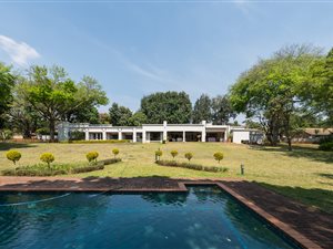 6 Bed House in White River Central