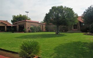 2 m² Land available in Vandermerweskroon