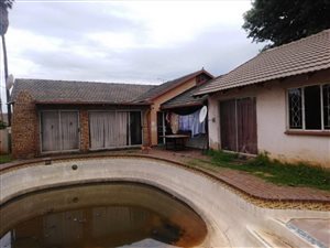 3 Bed House in Rhodesfield
