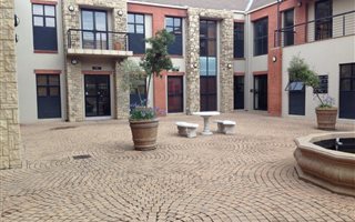 2 Bedroom Flat in Featherbrooke Estate