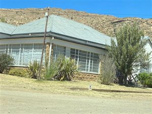 7 Bed House in Lady Grey