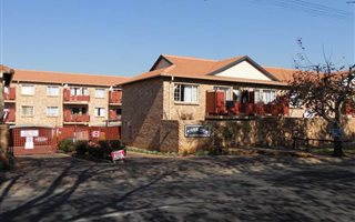 2 Bedroom Simplex in Mountain View