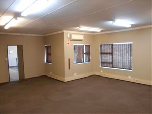 650 m² Office Space in Eldoraigne