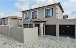 3 Bedroom Townhouse in Kosmosdal