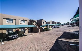 3 Bedroom Apartment in Winchester Hills
