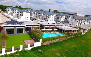 2 Bedroom Apartment in Westlake