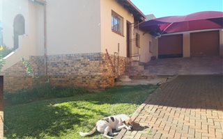 3 Bedroom House in Zakariyya Park