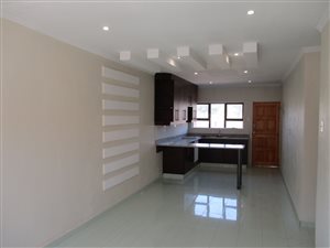 3 Bedroom Simplex in Van Riebeeck Park
