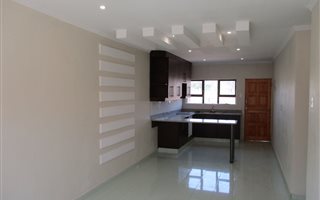 3 Bedroom Simplex in Van Riebeeck Park