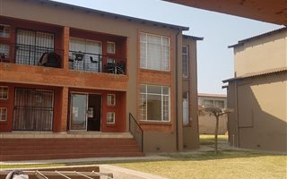 2 Bedroom Apartment in Honeydew