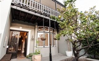 2 Bedroom Townhouse in Sea Point