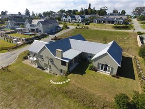 4 Bed House in Kraaibosch