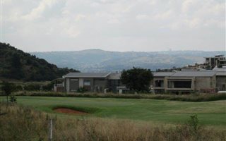 702 m² Land available in Eikenhof