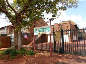 2 Bed Apartment in Doornpoort and surrounds