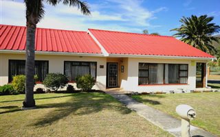 4 Bedroom House in Bredasdorp