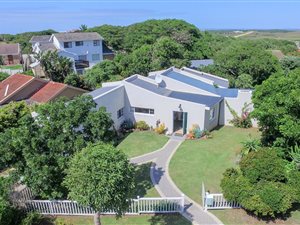 3 Bed House in Paradise Beach