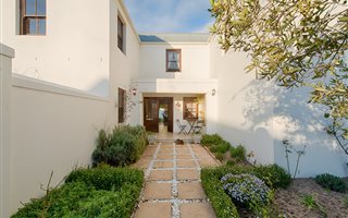 4 Bedroom House in De Zalze