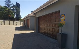 3 Bedroom Duplex in Bedfordview