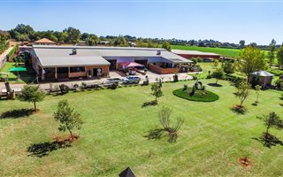 6 Bedroom House in Kameeldrift East