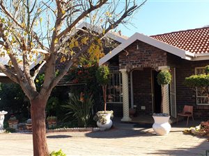 3 Bed House in Roylglen Gardens