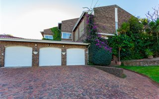 4 Bedroom House in Constantia Kloof